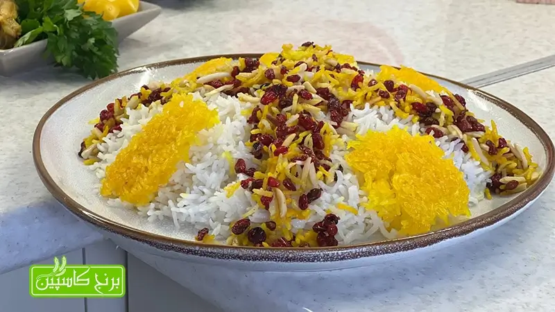 طرز تهیه زرشک پلو مجلسی با مرغ زعفرانی